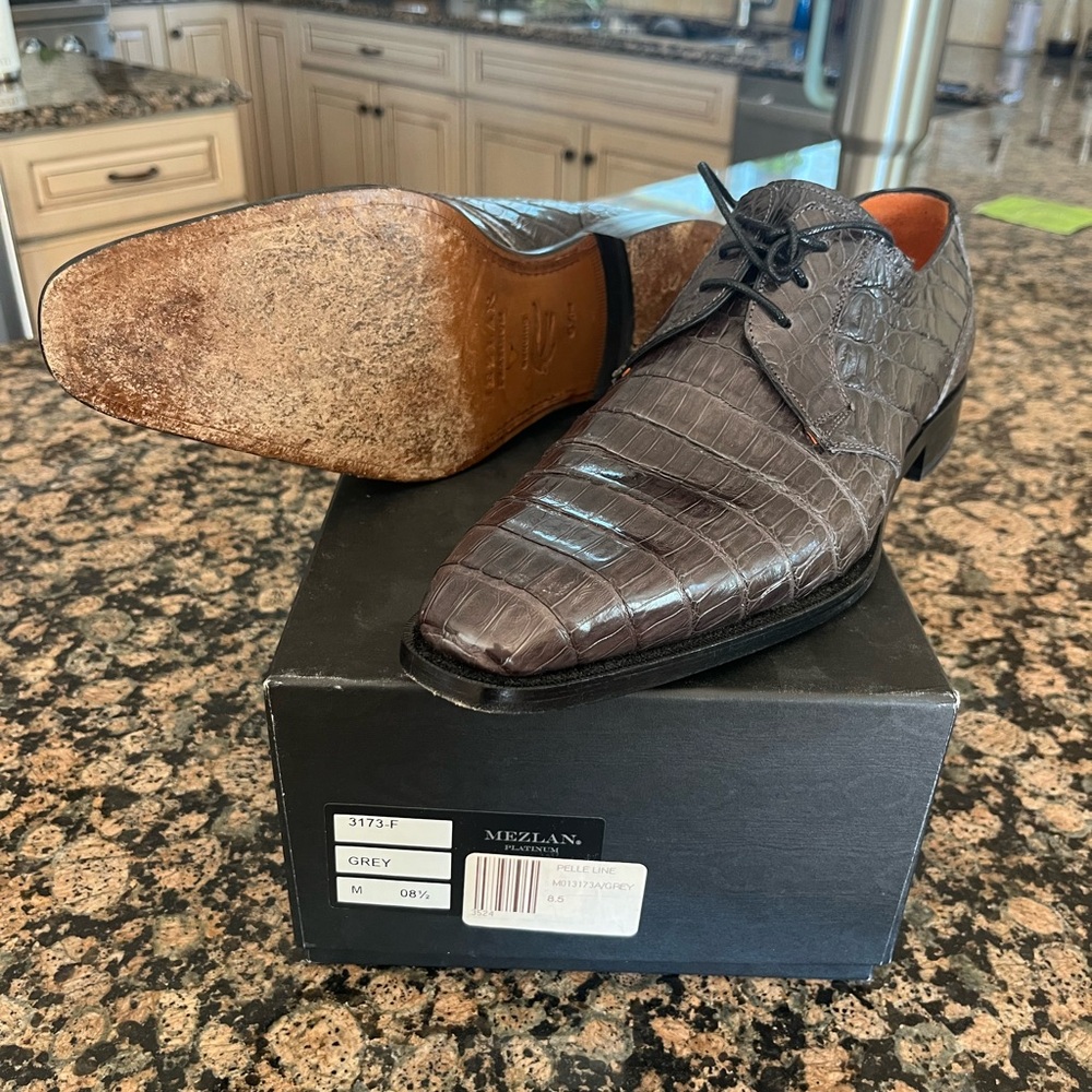Alligator dress shoes 8.5